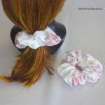 Satino gumytė plaukams Romantika